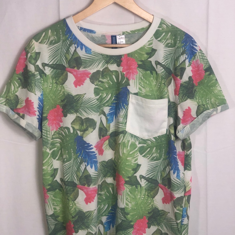 H&M Tropical Flower Pocket Tee Size Medium
